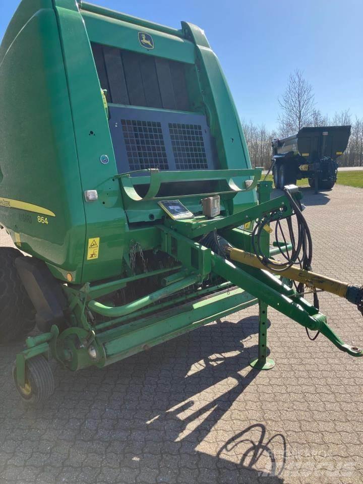 John Deere 864 圆捆打捆机