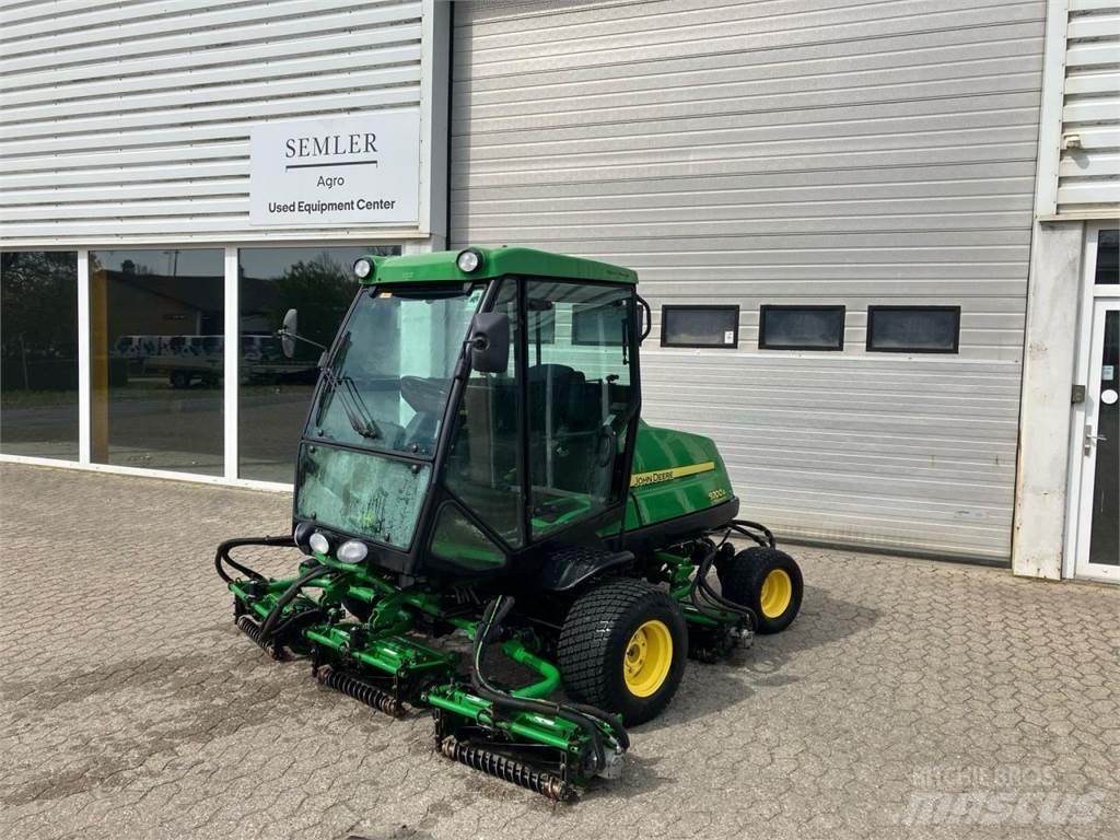 John Deere 8700 A 球道割草机
