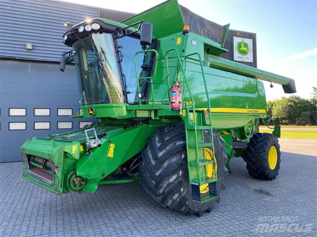 John Deere C670 联合收割机