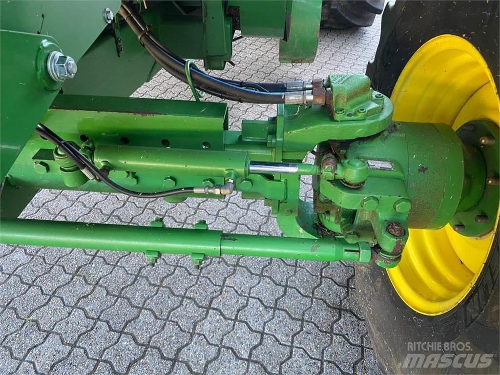 John Deere C670 联合收割机