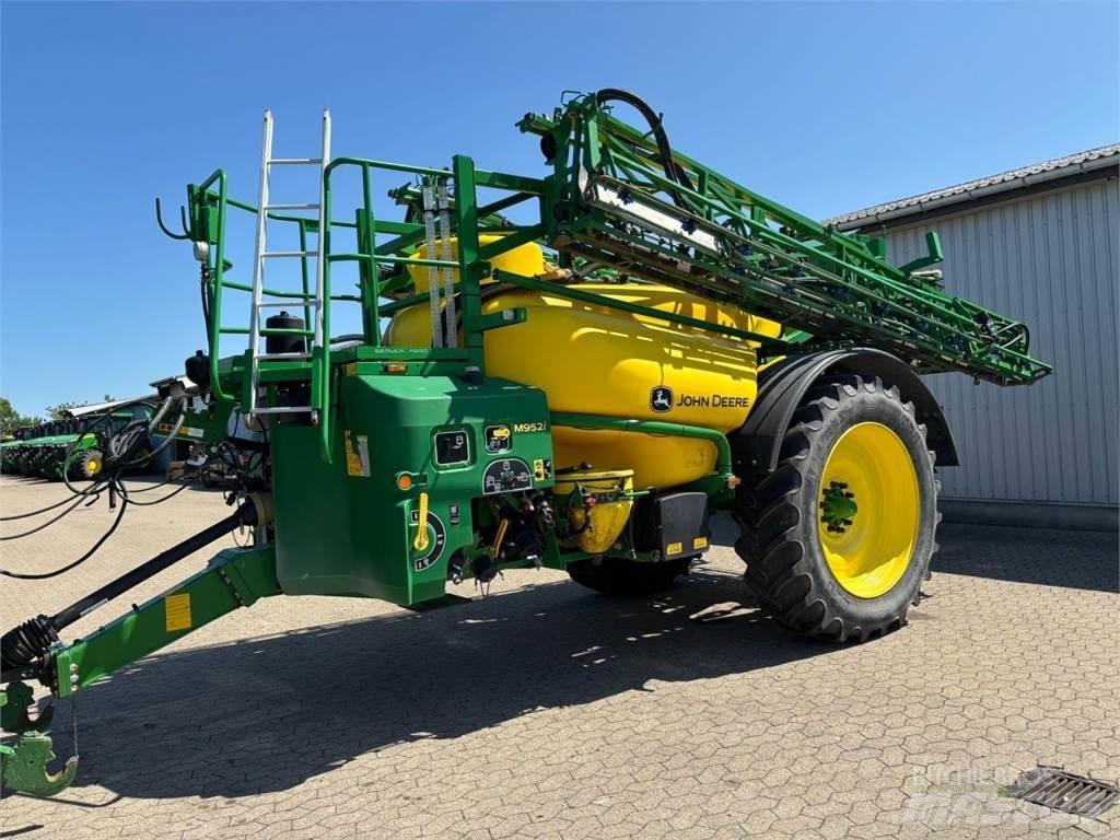 John Deere M952I 牵引式喷雾机