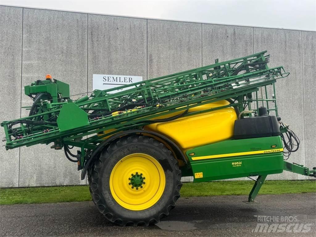John Deere R952I 牵引式喷雾机