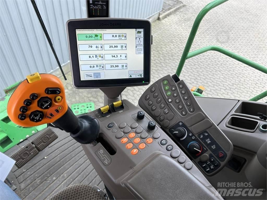 John Deere S685I 联合收割机