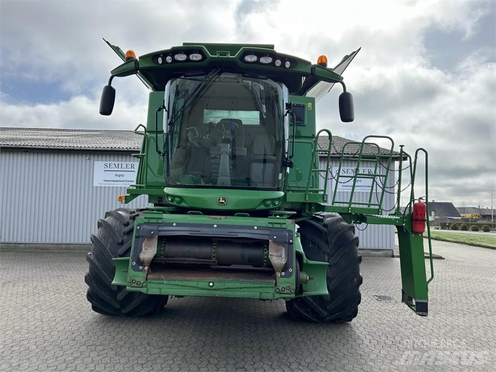 John Deere S690 联合收割机