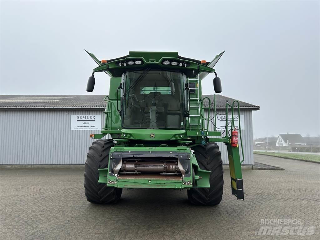 John Deere S690 联合收割机