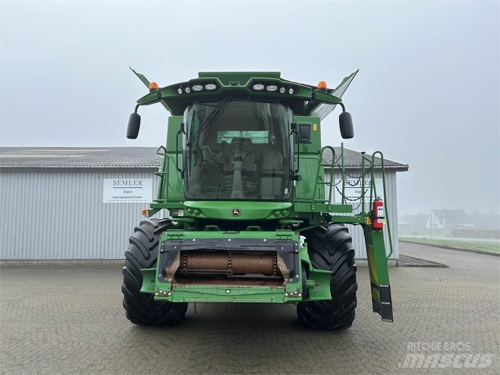 John Deere S690 联合收割机