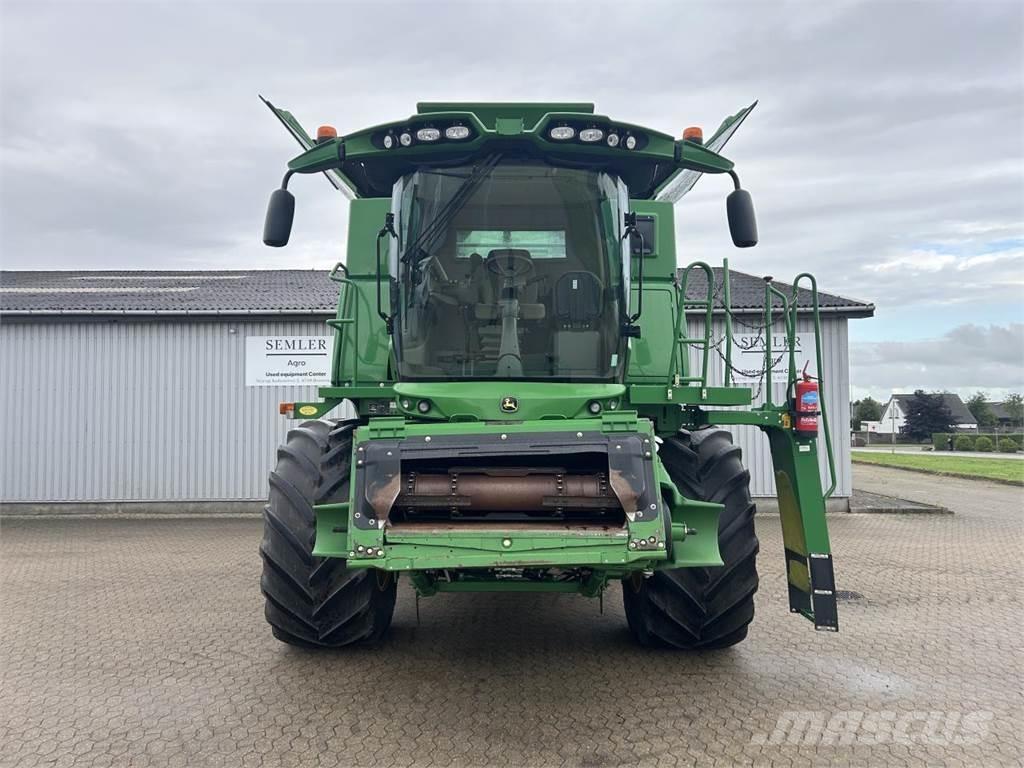 John Deere S690 联合收割机