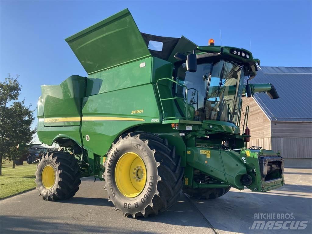 John Deere S690I 联合收割机