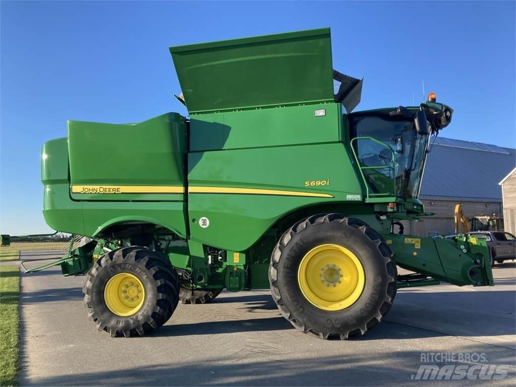 John Deere S690I 联合收割机