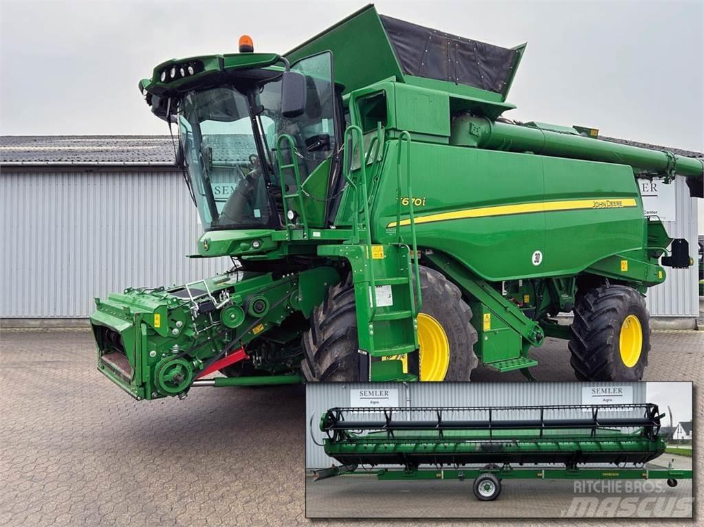 John Deere T670 联合收割机