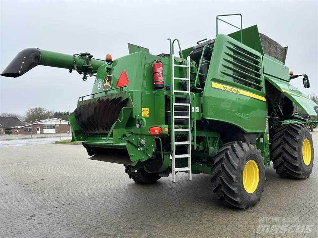 John Deere T670 联合收割机