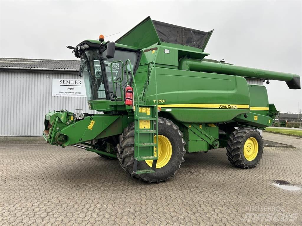 John Deere T670 联合收割机