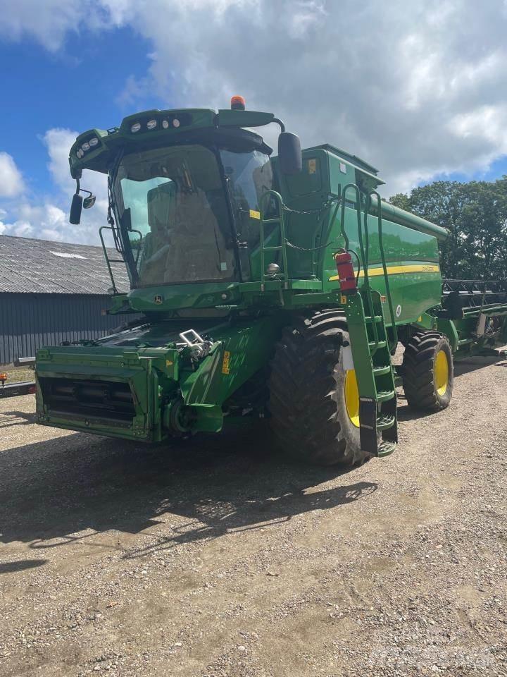John Deere T670I 联合收割机