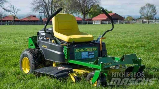 John Deere Z315E 小型拖拉机