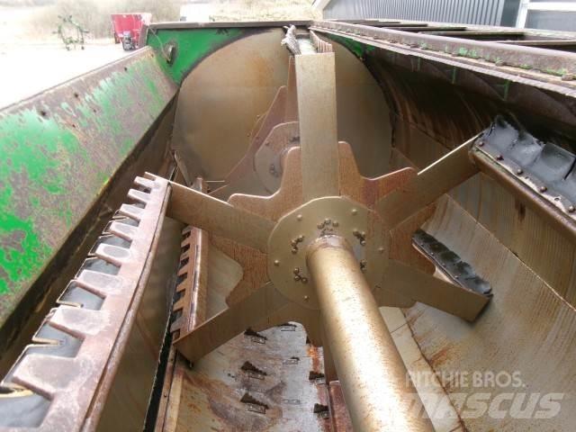 Keenan MF380 青饲料搬运车