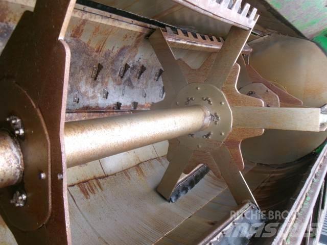 Keenan MF380 青饲料搬运车