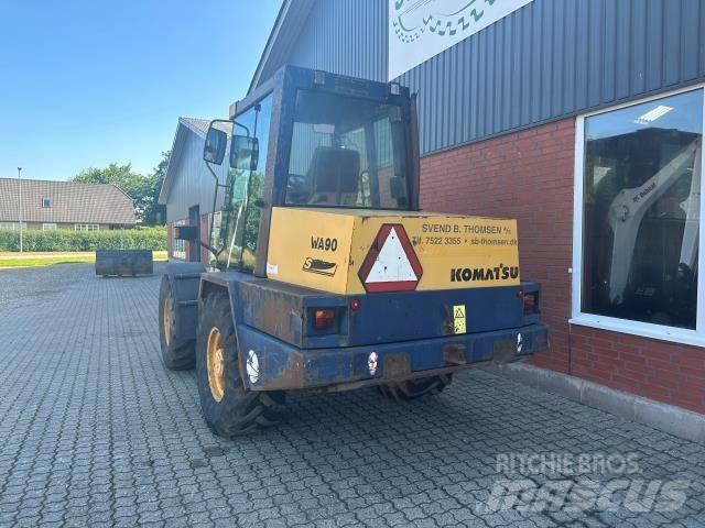 Komatsu WA90 轮式装载机