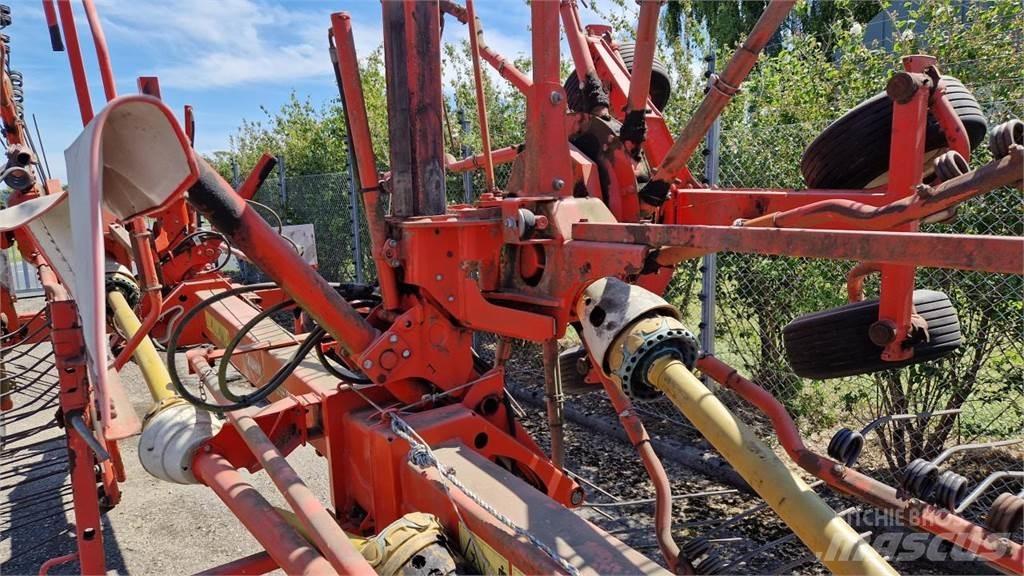 Kuhn GA6520 犁耙和摊草机
