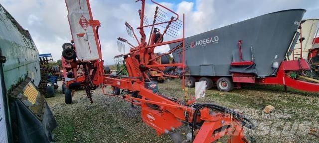 Kuhn GA8020 犁耙和摊草机