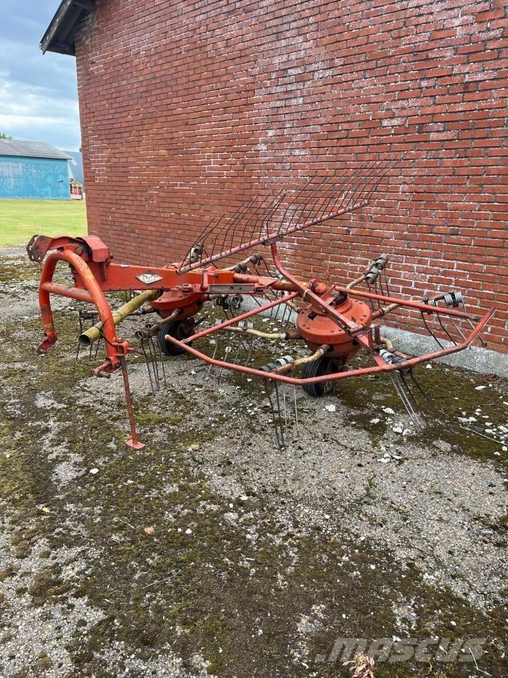 Kuhn GSR 25 N 犁耙和摊草机
