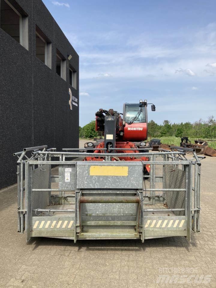 Manitou MRT2540 伸缩臂叉装车|叉装车