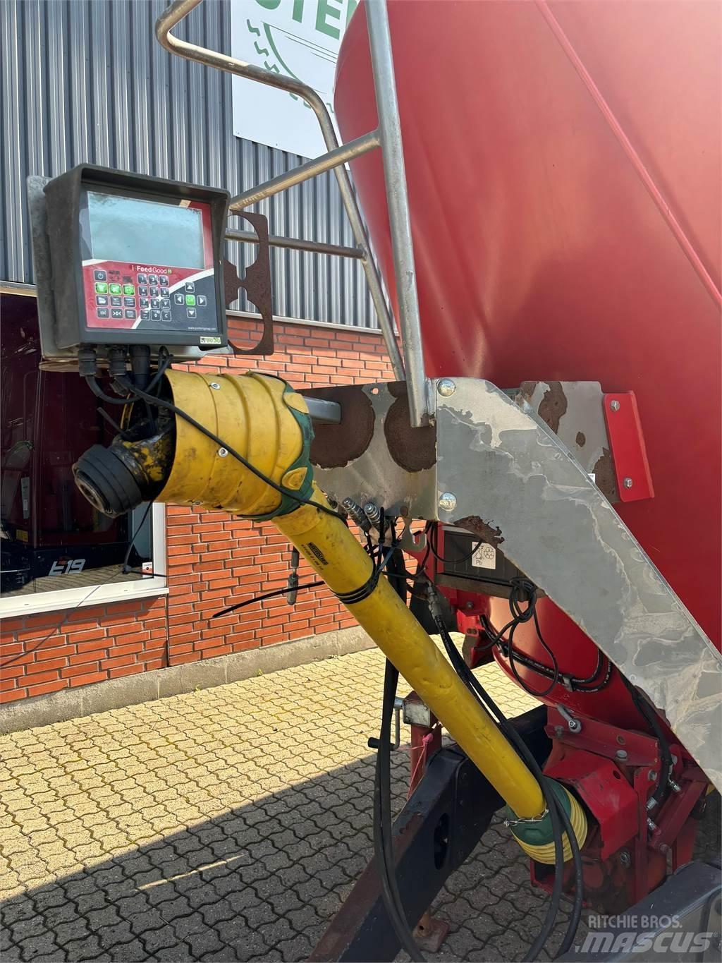Peecon 28 M3 青饲料搬运车
