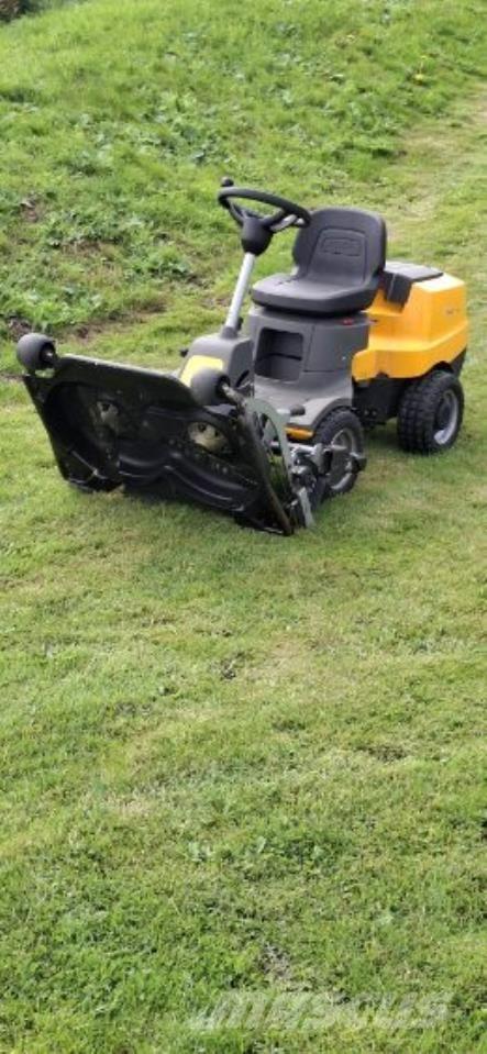 Stiga 320 小型拖拉机