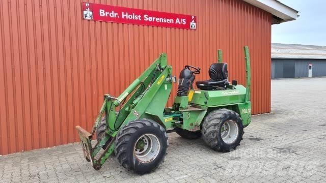 Striegel 300 小型装载机
