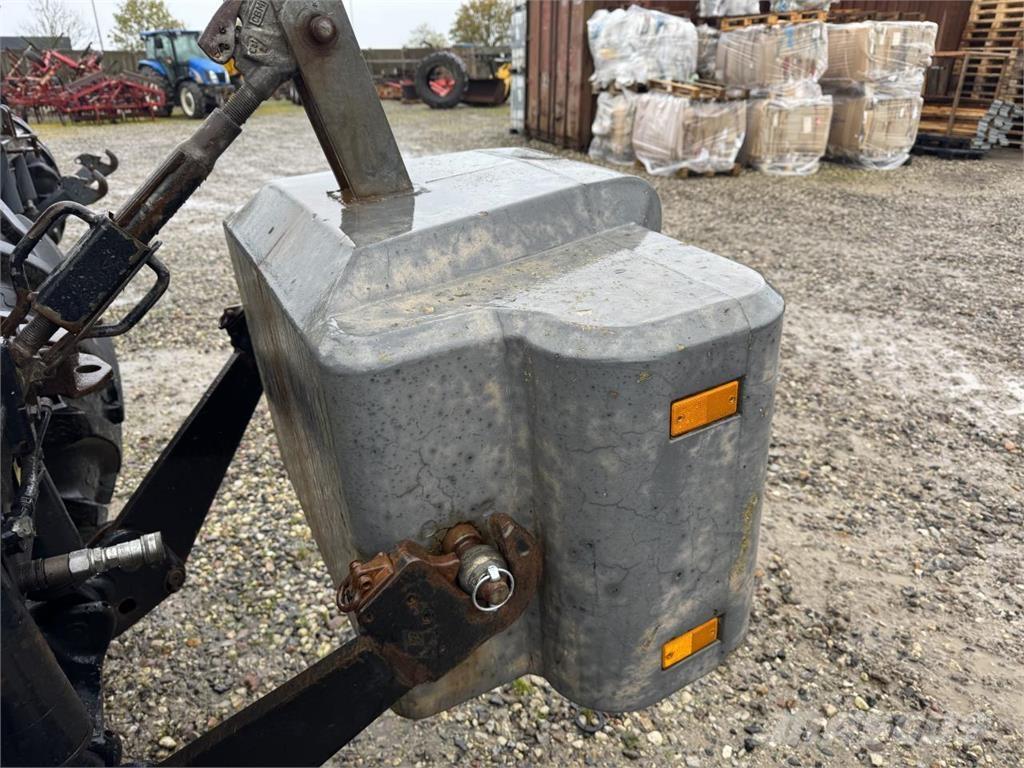  Suer 700 KG 前配重块