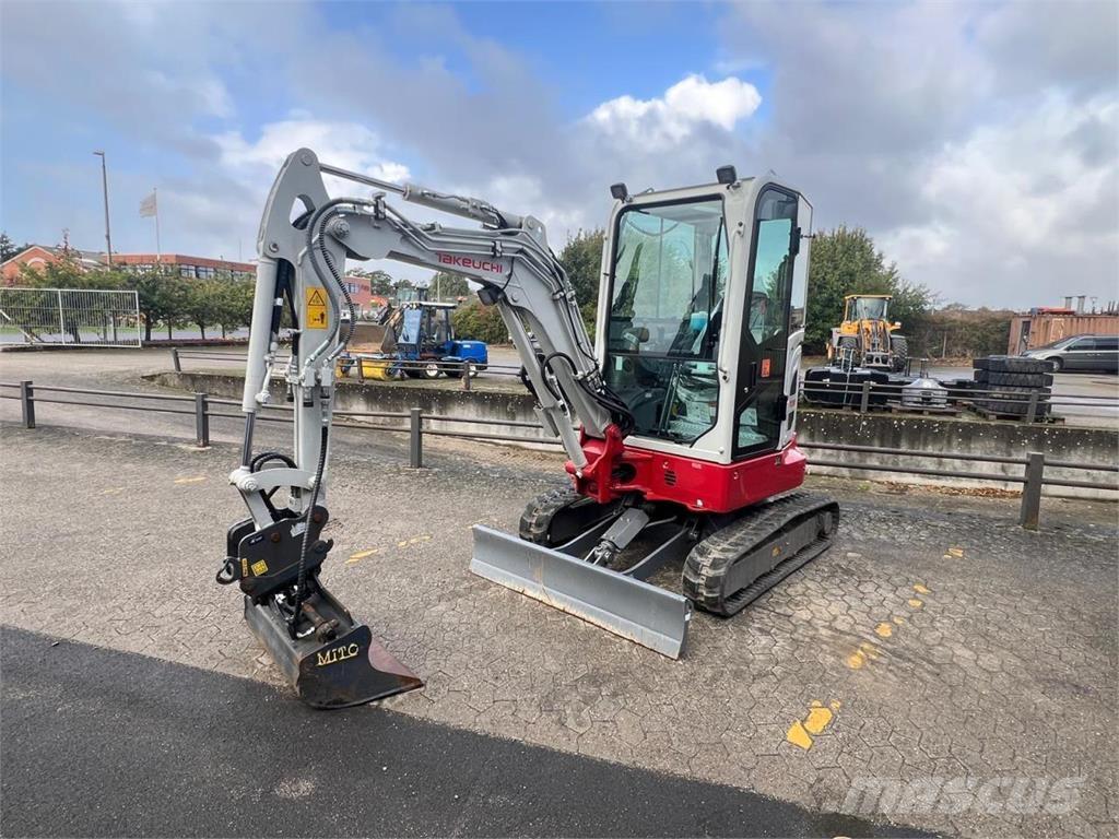 Takeuchi TB325R 小型挖掘机