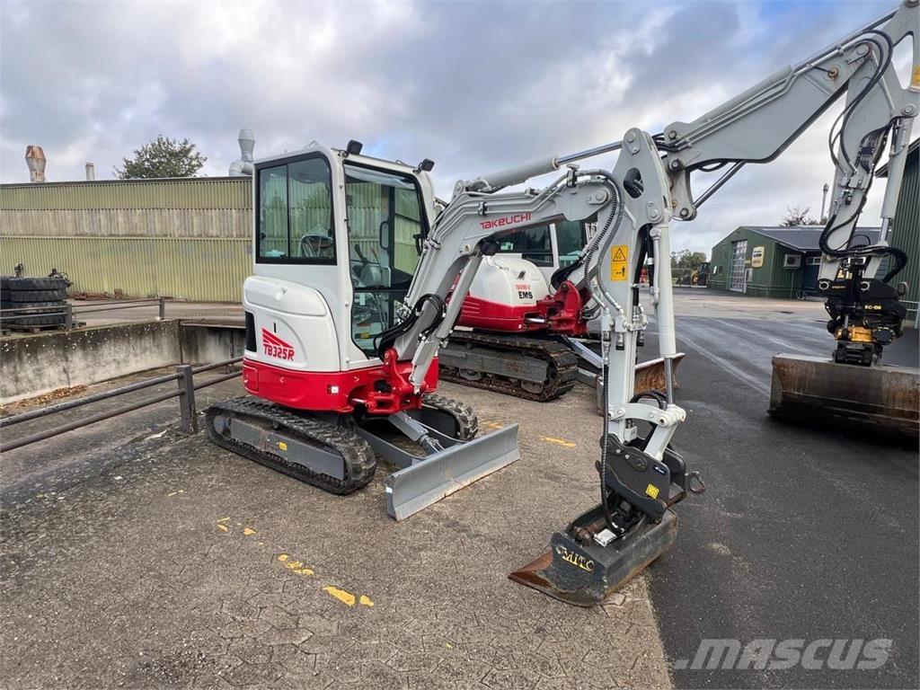 Takeuchi TB325R 小型挖掘机