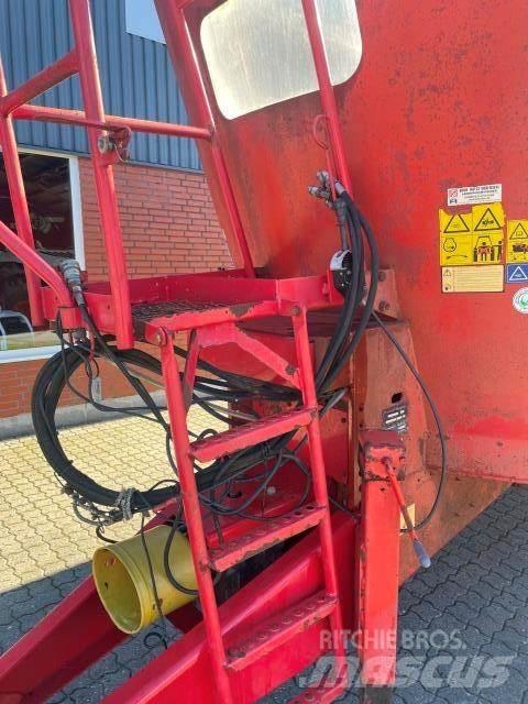 Trioliet 2400 L 青饲料搬运车