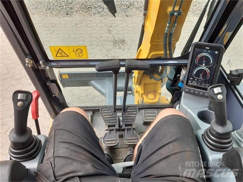 XCMG xe27e 小型挖掘机