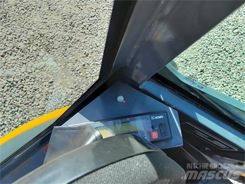XCMG Xe27e 小型挖掘机