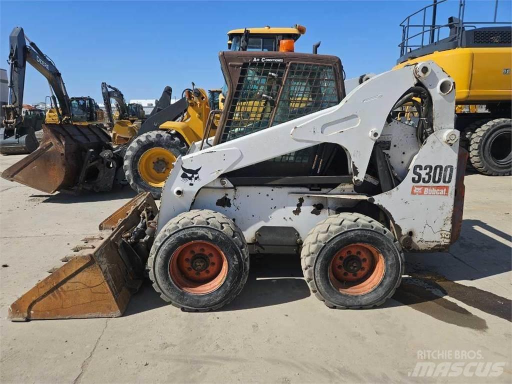 Bobcat S300 滑移装载机