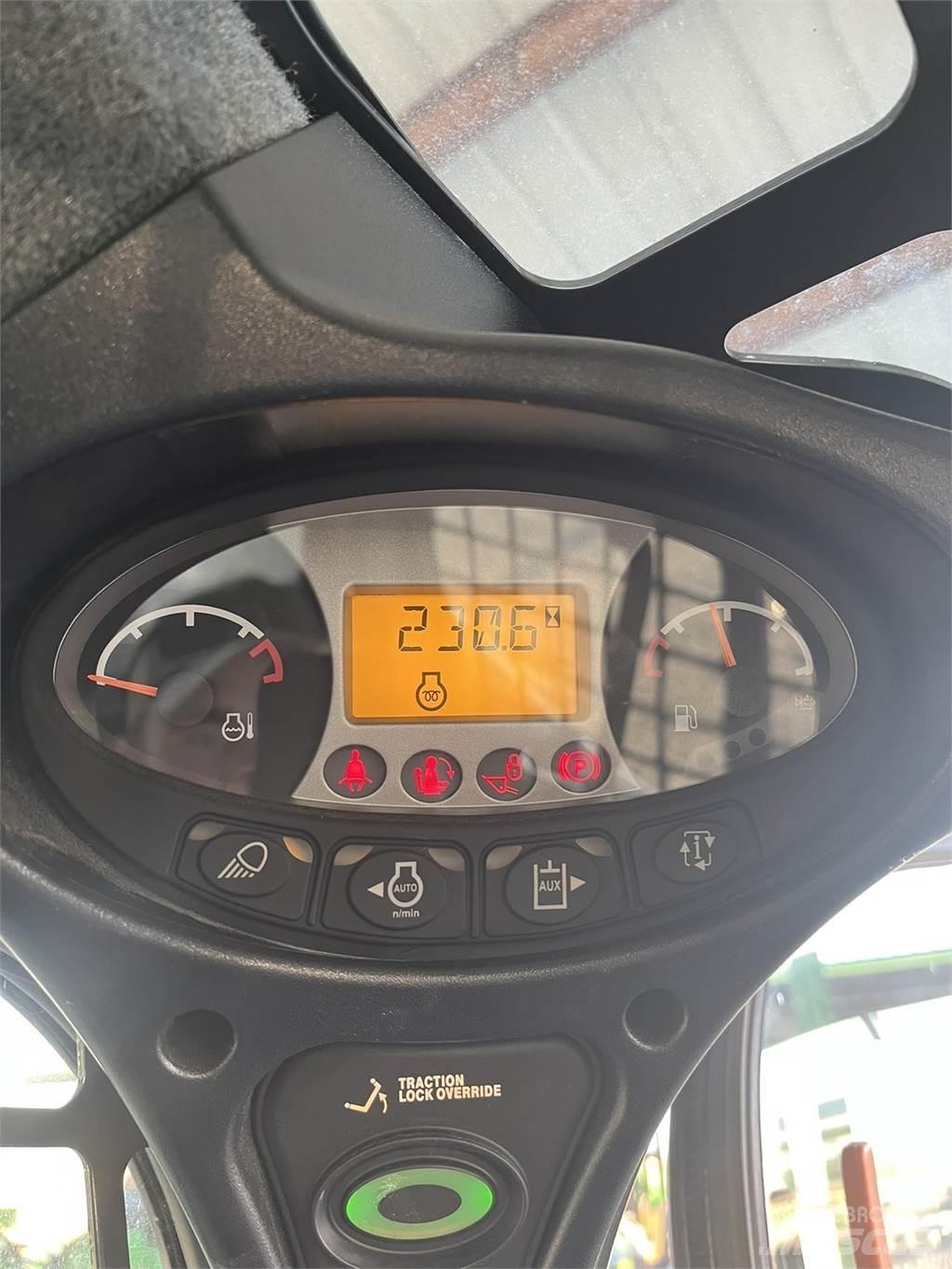Bobcat T740 小型装载机