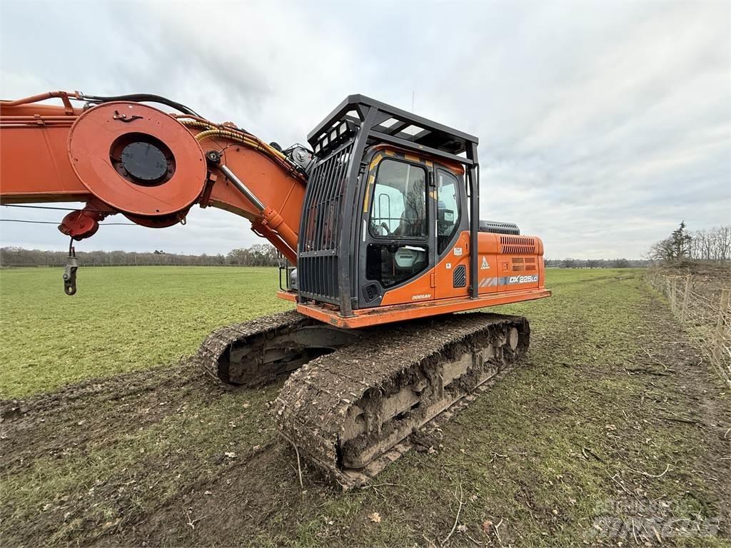 Doosan 225 挖坑机