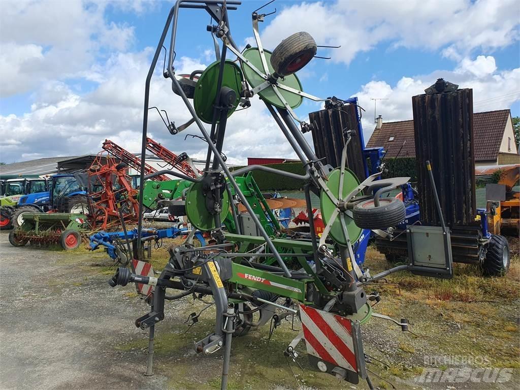 Fendt LOTUS 770 犁耙和摊草机
