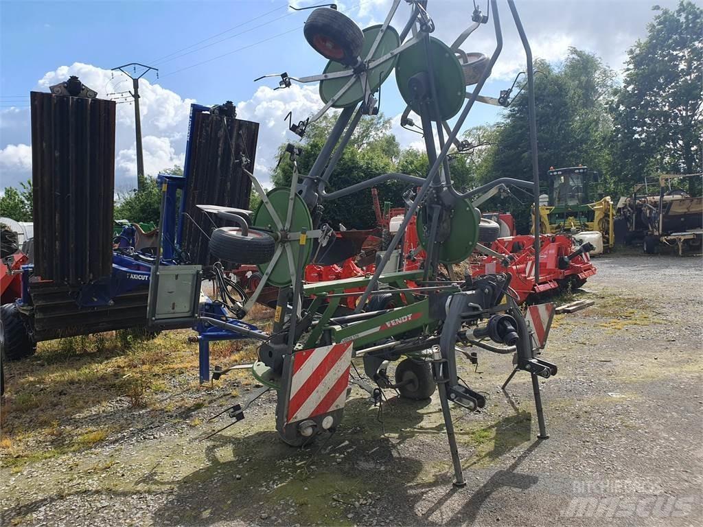 Fendt LOTUS 770 犁耙和摊草机