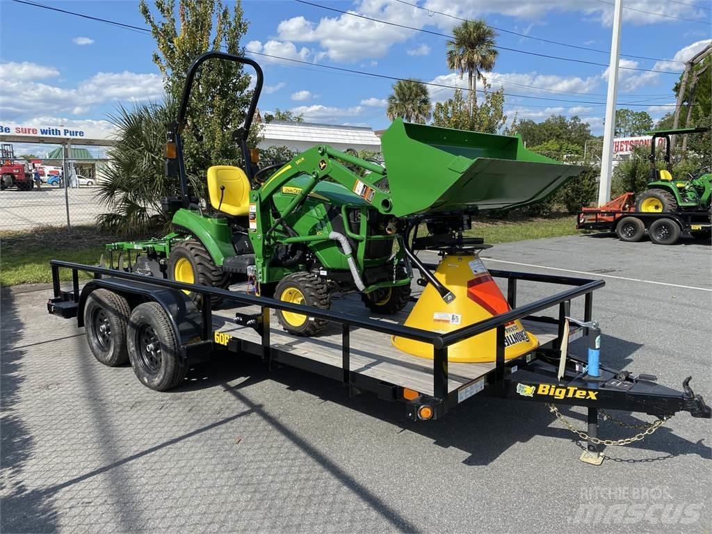 John Deere 1023E 小型拖拉机