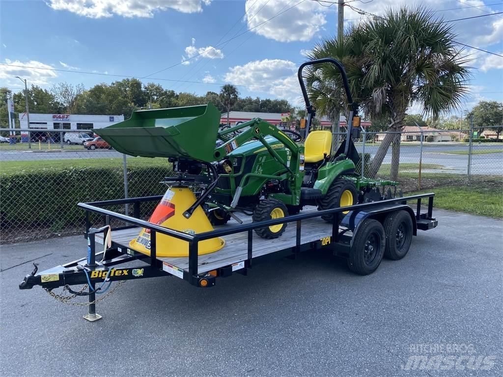 John Deere 1023E 小型拖拉机