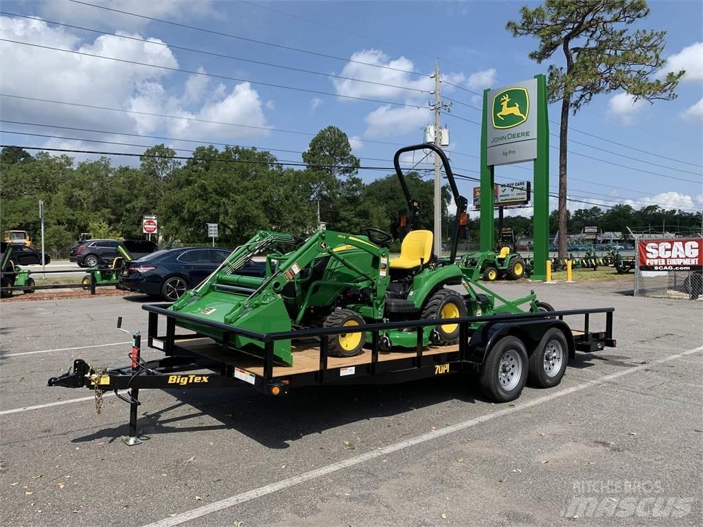 John Deere 1023E 小型拖拉机
