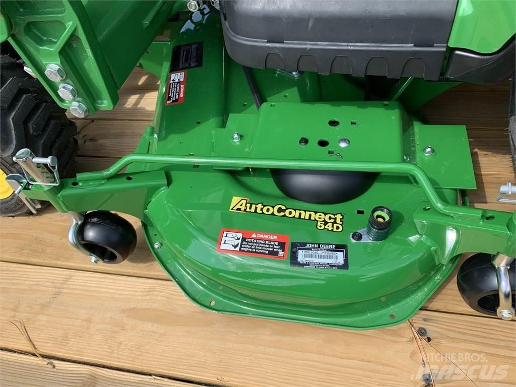 John Deere 1023E 小型拖拉机