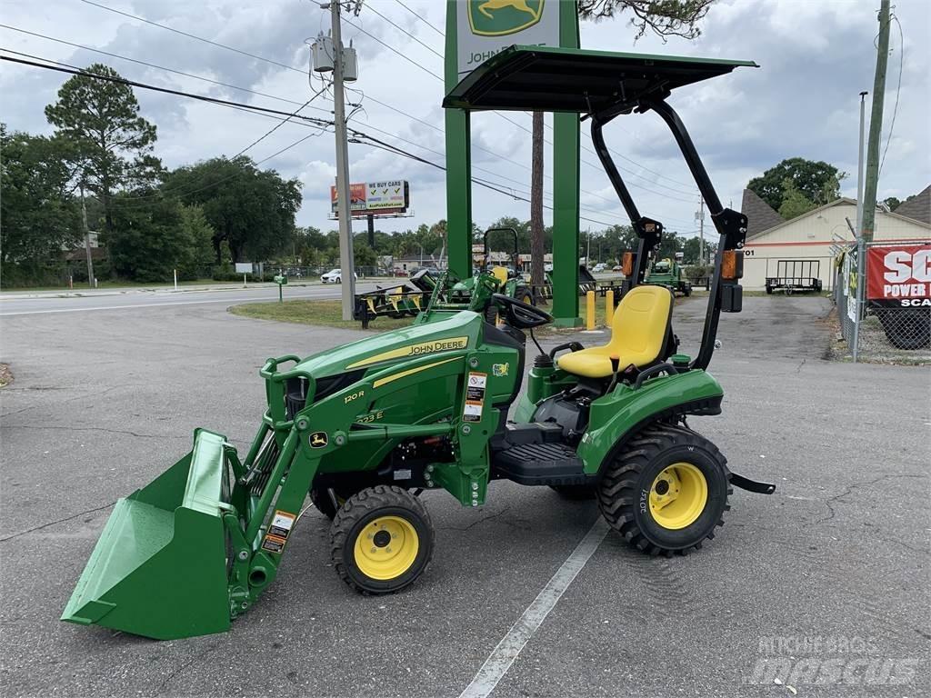 John Deere 1023E 小型拖拉机