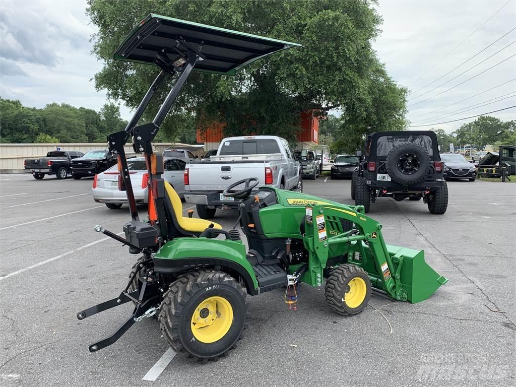 John Deere 1023E 小型拖拉机