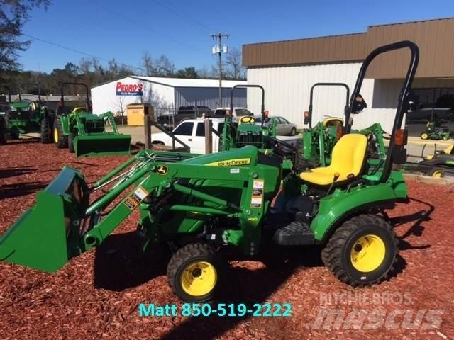 John Deere 1023E 小型拖拉机