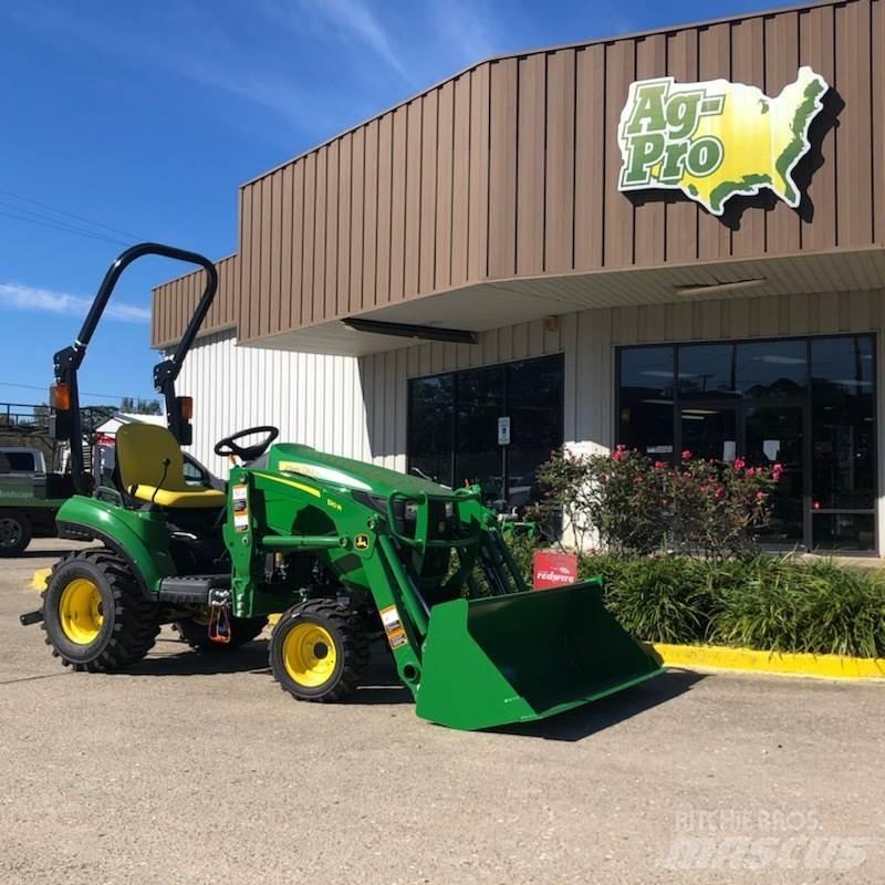 John Deere 1023E 小型拖拉机