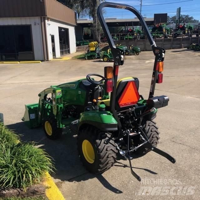 John Deere 1023E 小型拖拉机