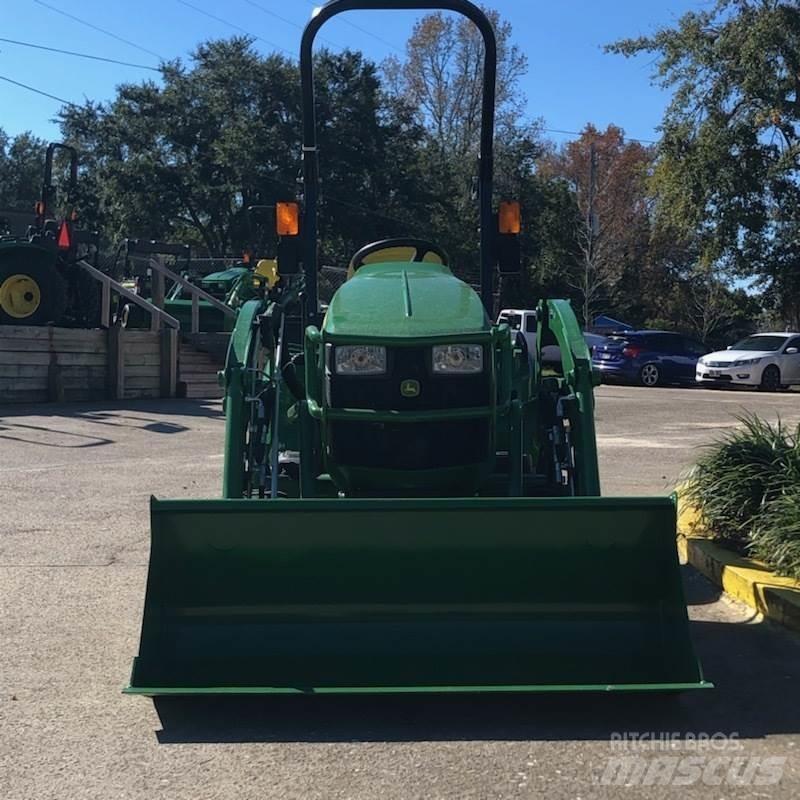 John Deere 1023E 小型拖拉机