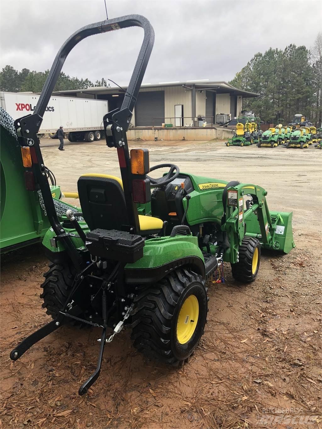John Deere 1023E 小型拖拉机